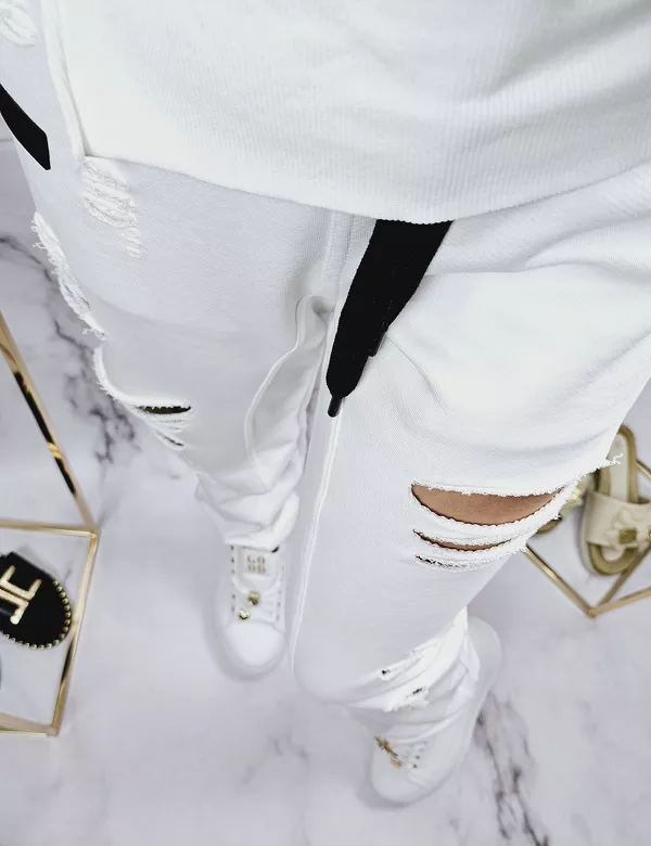 Białe spodnie dresowe z rozdarciami